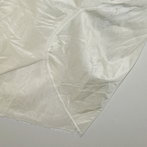 NWT Vintage Vassarette White Nylon Mini Half Slip Lingerie Small S 16" #111-22 - Picture 5 of 9